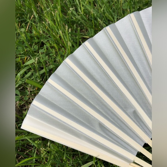 5 Ivory Silk Fans for Wedding Favors - Picture 3 of 10